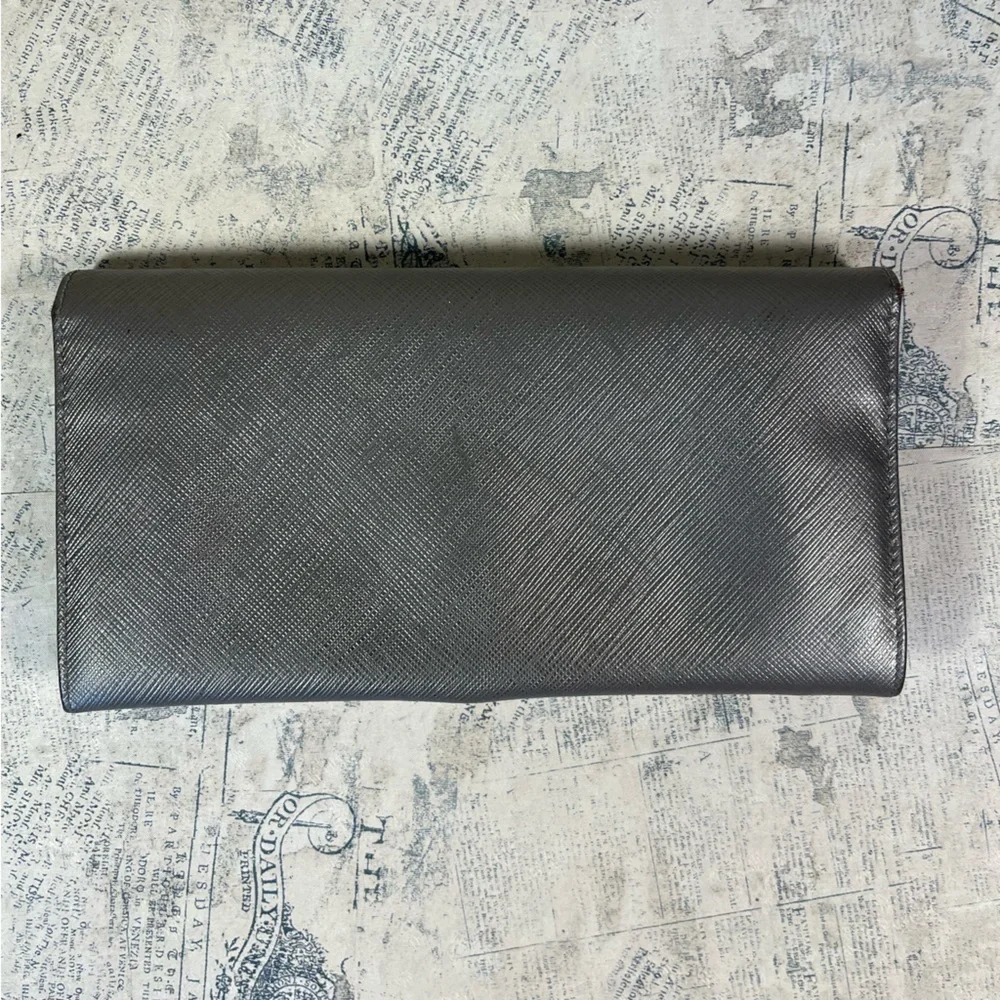 Salvatore Ferragamo Gancini Continental Leather Wallet GJ224633 Made in Italy